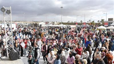 «الثقافة»: 297 ألف زائر فى اليوم التاسع لمعرض الكتاب