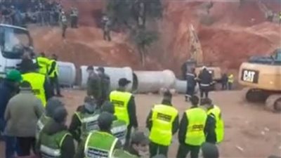 قوات الإنقاذ على بعد دقائق من الطفل ريان واستعدادات لنقله بهليكوبتر لمستشفى متخصص