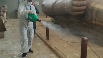 رش وتطهير منطقة آثار ميت رهينة (صور)