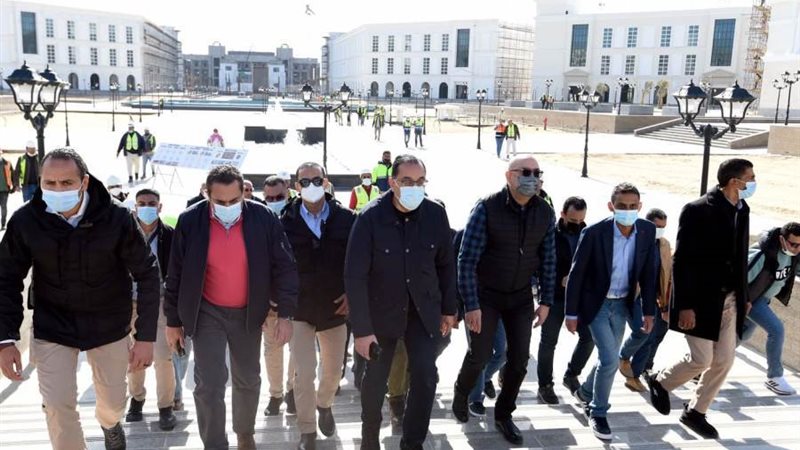 مدبولي ومرافقوه في