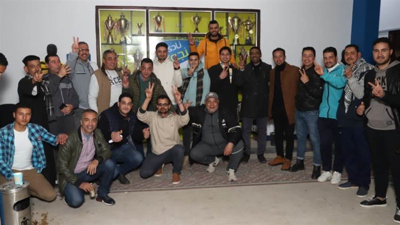 قائمة تامر باظة تكتسح