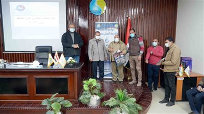 مياه سوهاج تكرم الرواد الذين بلغوا سن التقاعد تقديرًا لمجهوداتهم خلال فترة العمل