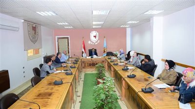 ربط الدورات التدريبية لمركز الحرف التراثية واليدوية بجامعة سوهاج بمخرجات محو الأمية