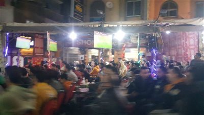 مباراة مصر والسنغال.. مقاهي البحيرة تكتظ بالمواطنين لمشاهدة المباراة (فيديو وصور) 