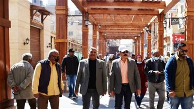 محافظ أسوان يوجه برفع عدد من الإشغالات من كوبري شرق المحطة ورفع كفاءة الإنارة