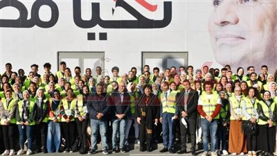 وزيرة الثقافة تلتقى شباب المتطوعين وتثمن مساهمتهم الفعالة في نجاح معرض الكتاب 