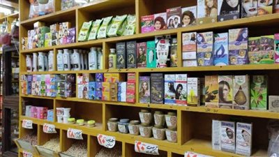 أجهزة الأمن تضبط محل عطارة يبيع منتجات منتهية الصلاحية