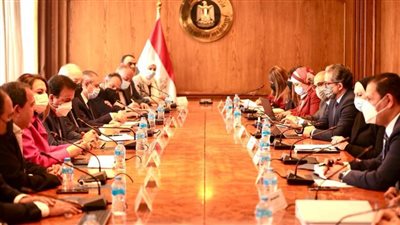 العنانى وجامع وعبد الغفار يعقدون اجتماعا لمناقشة استعداد مصر للمشاركة فى منتدى بطرسبرج الاقتصادي 