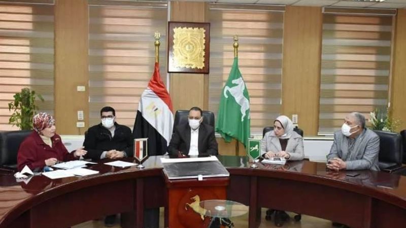 محافظ الشرقية خلال