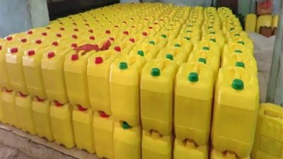 ضبط مصنع بالجيزة يجمع الزيوت من  المنازل ويعيد تعبئتها 