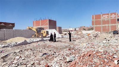  إزالة  تعديات على أراضى الدولة بمساحة ٤٢٧٩٠م  بمركز الإسماعيلية 