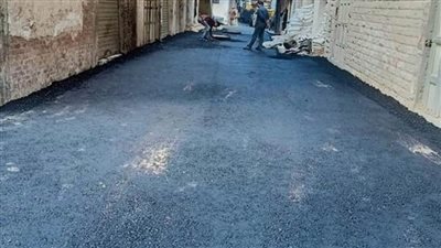 رصف عدد من الطرق ببلطيم وإنشاء العدايات الخرسانية الأمنية