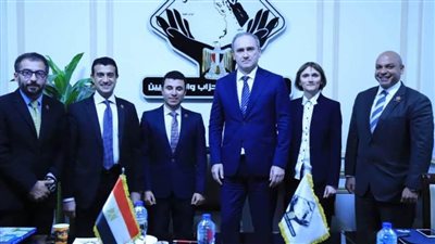 سفير بيلاروسيا يزور تنسيقية شباب الأحزاب.. ويشيد بـ