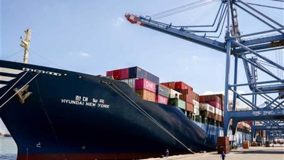 ميناء دمياط يستقبل سفينة لتحميل شحنة من نترات الأمونيوم