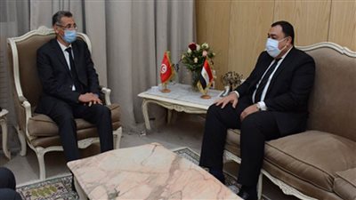 السفير المصري في تونس يبحث مع وزير الداخلية دعم التعاون في مكافحة الإرهاب والجريمة