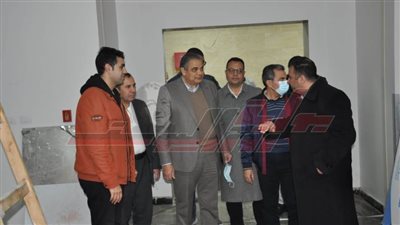 رئيس جامعة كفر الشيخ يتفقد إنشاءات مستشفى الأورام الجامعي