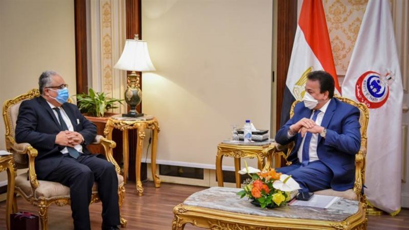 خالد عبدالغفار مع