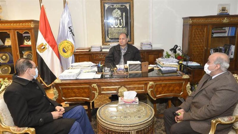 محافظ أسيوط يلتقي