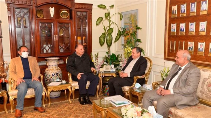 محافظ أسيوط يلتقي