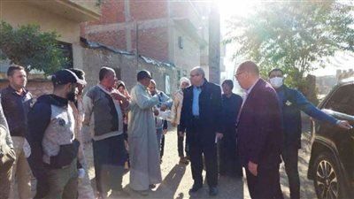 محافظ الشرقية يأمر بتغطية خليجي عزبة الصبان وصيانة أعمدة الكهرباء 