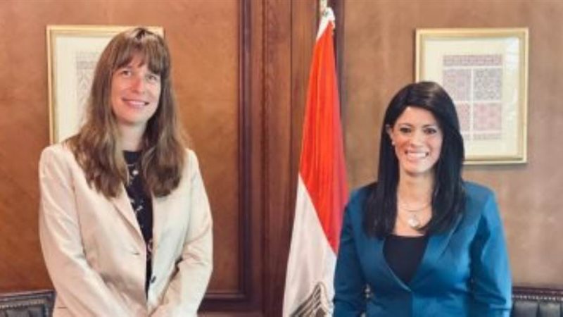 المشاط ومسؤول البنك