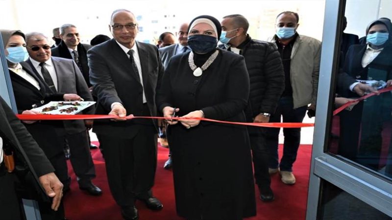 وزيرة التجارة والصناعة