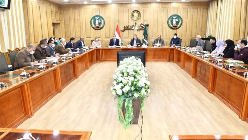 محافظ المنوفية يجتمع