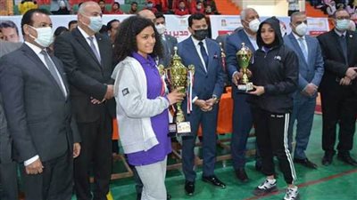 وزير الشباب يسلم الكؤوس للجامعات الفائزة بمهرجان ألعاب الجنوب بالوادي الجديد