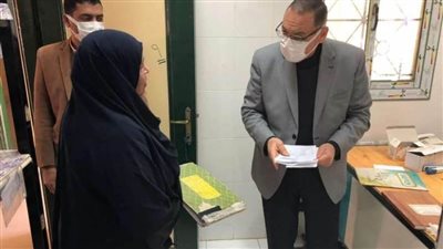 محافظ الشرقية يفاجئ العاملين بالوحدة الصحية بالسعدية لمتابعة سير العمل