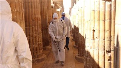 بالصور: رش وتطهير منطقة آثار سقارة
