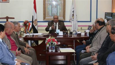 وكيل تعليم بني سويف يجتمع مع اللجنة العامة لفصول الخدمات المسائية