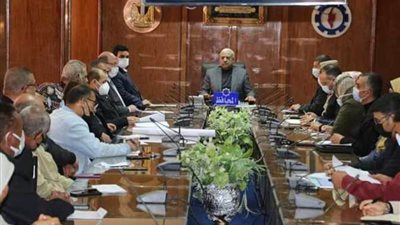 محافظ السويس يتابع أعمال تطوير المدن السكنية القديمة