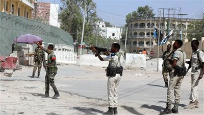 إطلاق نار وانفجارات تهز العاصمة الصومالية مقديشو