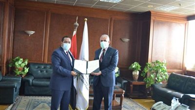 وزير الرى يتسلم القائمة النهائية للمرشحين لشغل وظائف مهندسين بالوزارة لعدد (٢٣٦) 