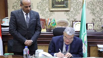 محافظ المنيا يعتمد نتيجة امتحانات الفصل الدراسي الأول 2022 للشهادة الاعدادية