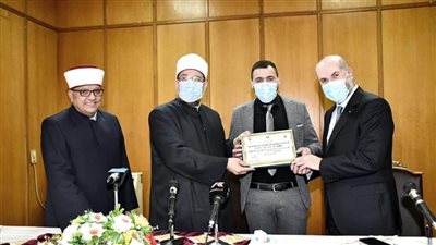 وزير الأوقاف المصري ونظيره الفلسطيني وقاضي قضاة فلسطين يكرمون أئمة مصر