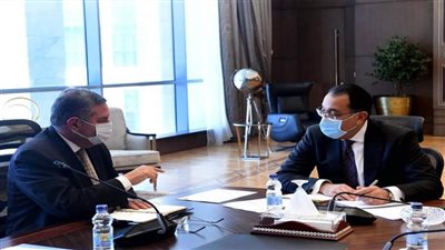 رئيس الوزراء يتابع الموقف التنفيذي لخطط توطين صناعة السيارات الكهربائية في مصر