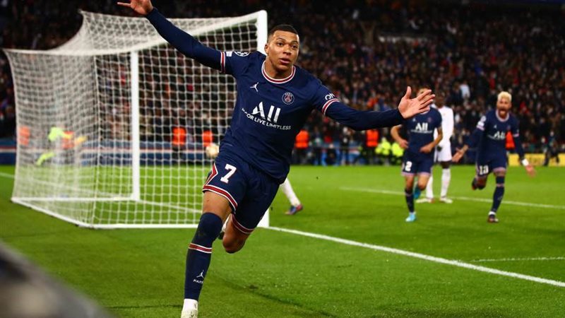 خلال المباراة