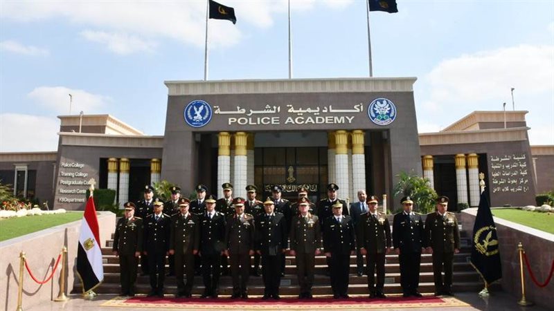 زيارة وفد الكلية