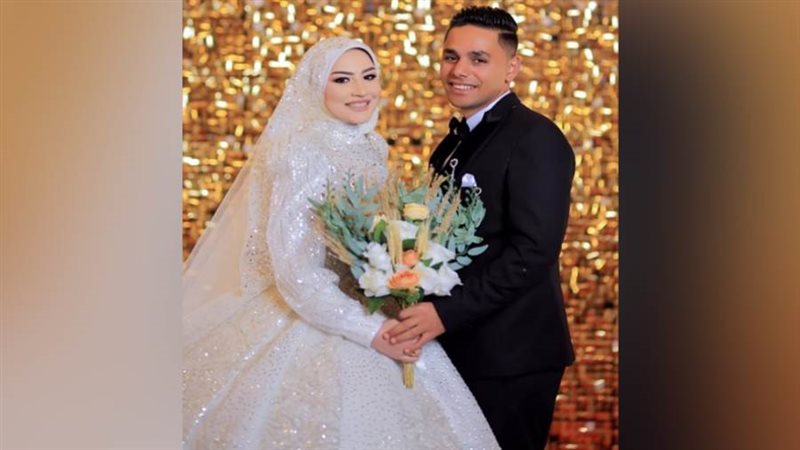 الدكتور مصطفى وعروسه