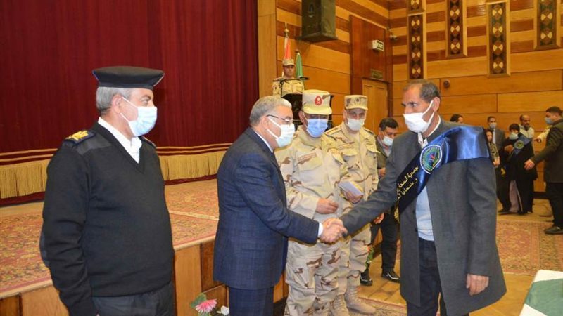 محافظ المنيا يكرم