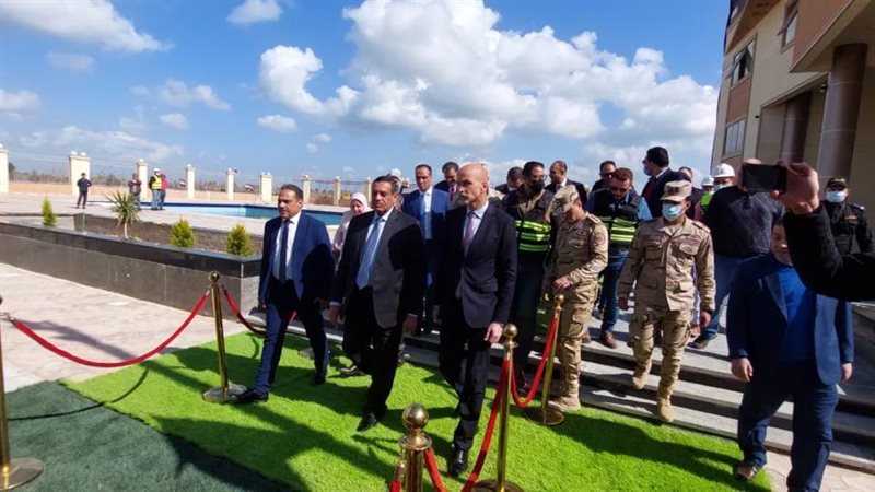 محافظ البحيرة وقنصل