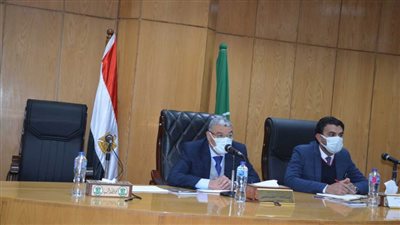 محافظ المنيا يوجه بالإشراف على جميع المقاولين المكلفين بأعمال حياة كريمة