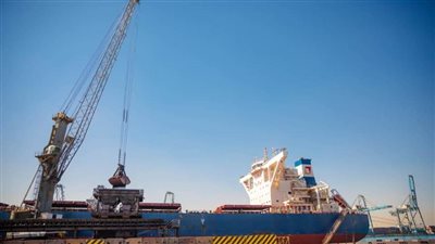 السفينة “CL LIUZHOU”.. تغادر ميناء السخنة بعد تفريغ أكبر حمولة صب جاف 