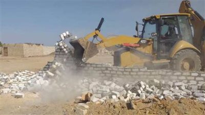 محافظ أسوان: لجنة مركزية للإزالة الفورية لأي تعد جديد على الأراضي الزراعية