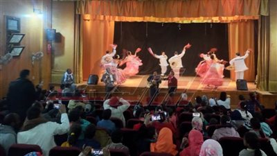 «الفلكلور» يبهر جمهور مهرجان أسوان الدولي للثقافة والفنون