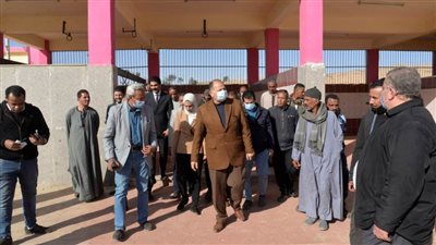 محافظ أسيوط ورئيس هيئة تنمية الصعيد يتفقدان مجزر الماشية والسوق العمومية بالكوم الأحمر