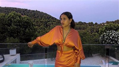 الجمهور يوبخ ابنة عمرو دياب بعد نشر صور مع حبيبها