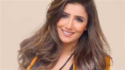 رد روبي على صورتها مع مي عمر بإطلالة غريبة 