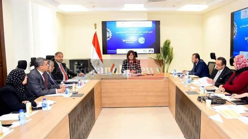 وزيرة الهجرة خلال